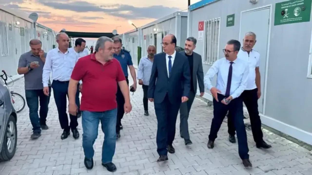 Başkan sürpriz yaptı, 7’den 70’e sıkmadık el bırakmadı!
