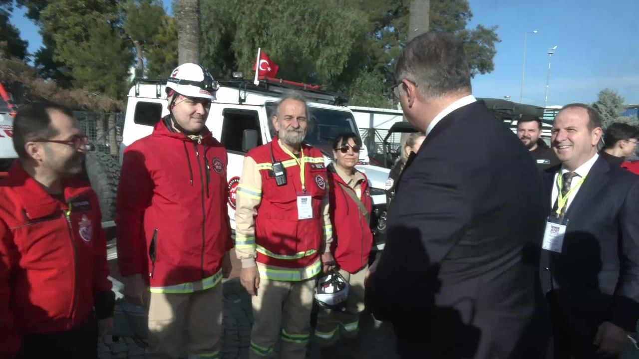 İzmir'de Afet Koordinasyon Çalıştayı düzenlendi... Cemil Tugay: "Çalıştay, İzmir deprem mastır planımıza için ışık tutacak"