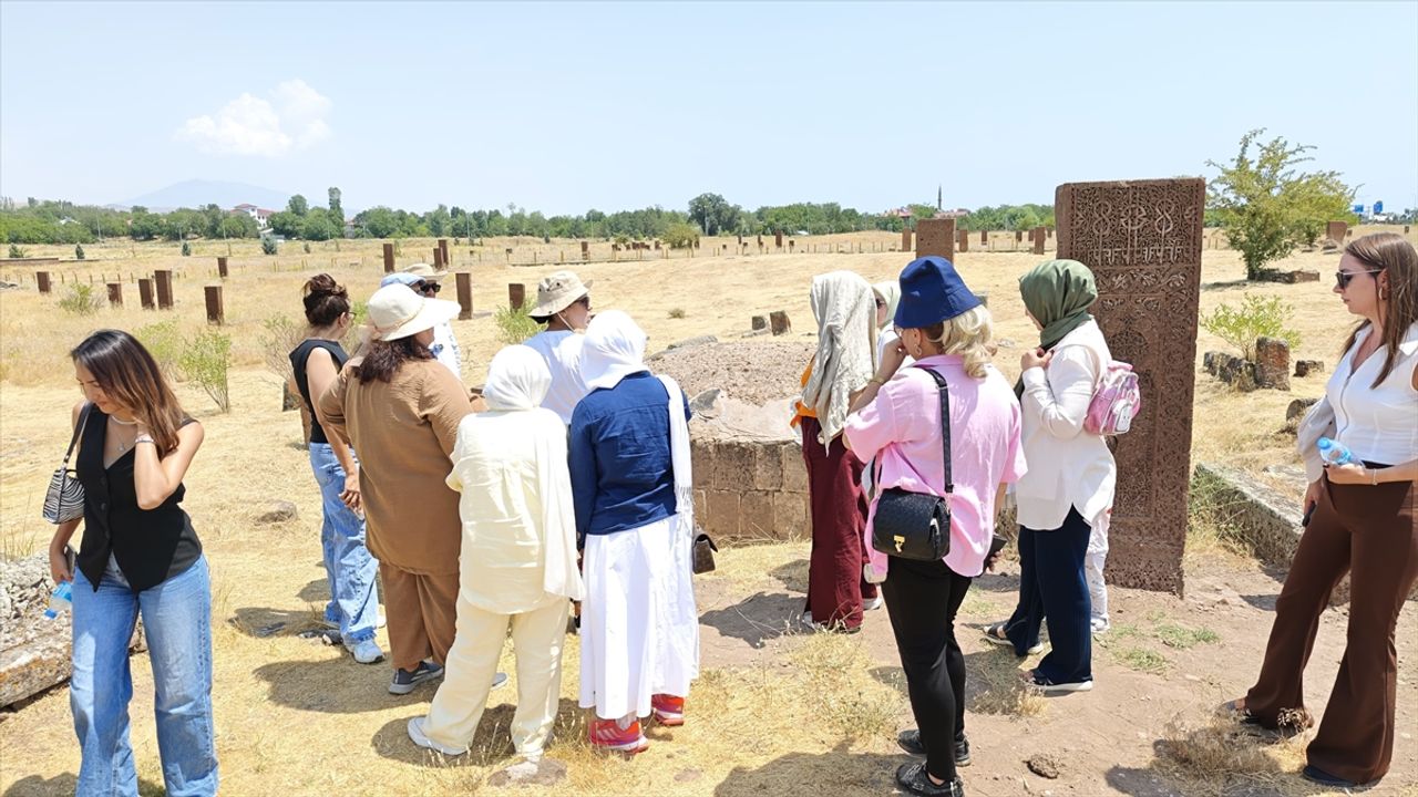 Bitlis'te "Medya, Kültür Sanat ve Turizm Buluşmaları" sürüyor