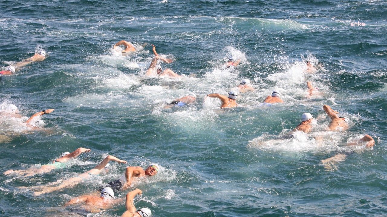 7’inci Büyükçekmece Körfezi Açık Deniz Yüzme Maratonu'nda 48 farklı kategoride 140 sporcu yarıştı