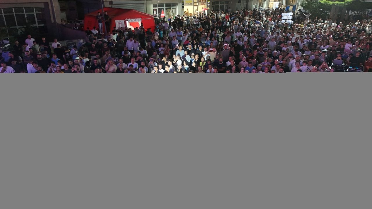 Sanatçı Sevcan Orhan Bitlis'te sahne aldı