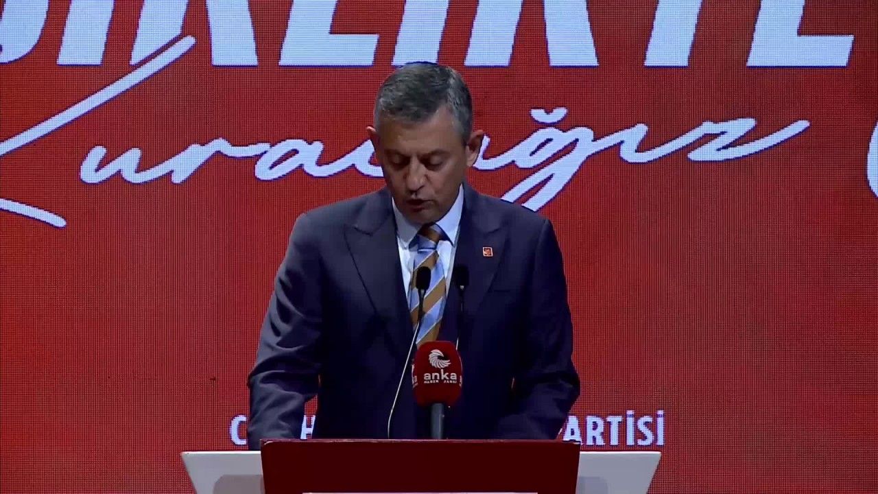 Özgür Özel: “Cumhuriyeti kazandırmışların partisinde ne moral bozukluğu olur ne saldırılardan yılma olur”