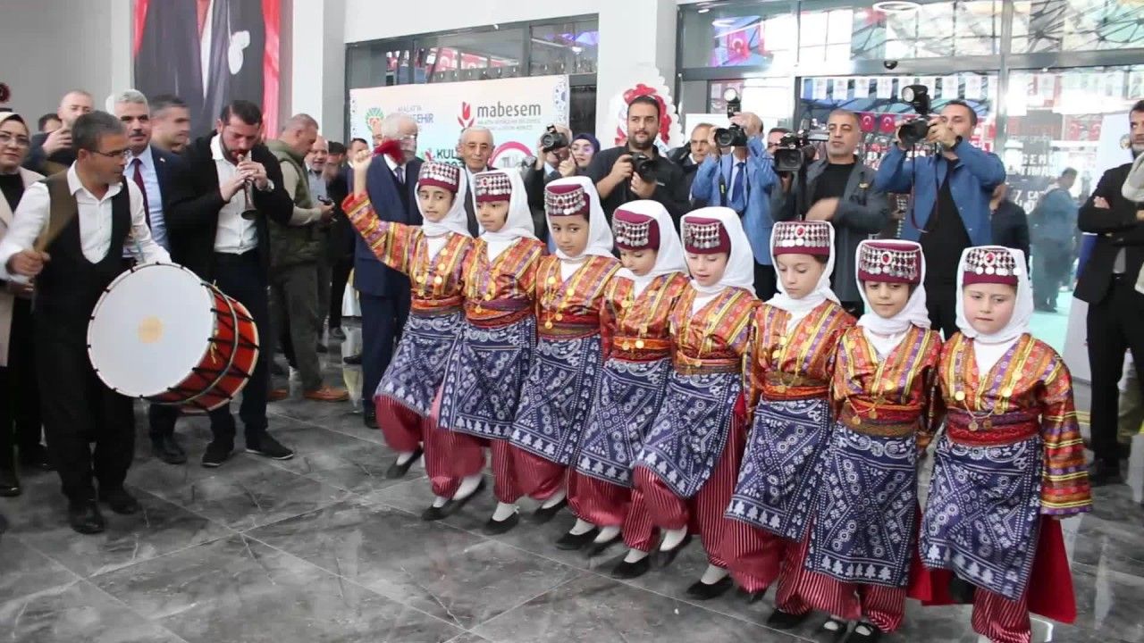 11. Malatya Anadolu Kültür ve Kitap Fuarı kapılarını açtı