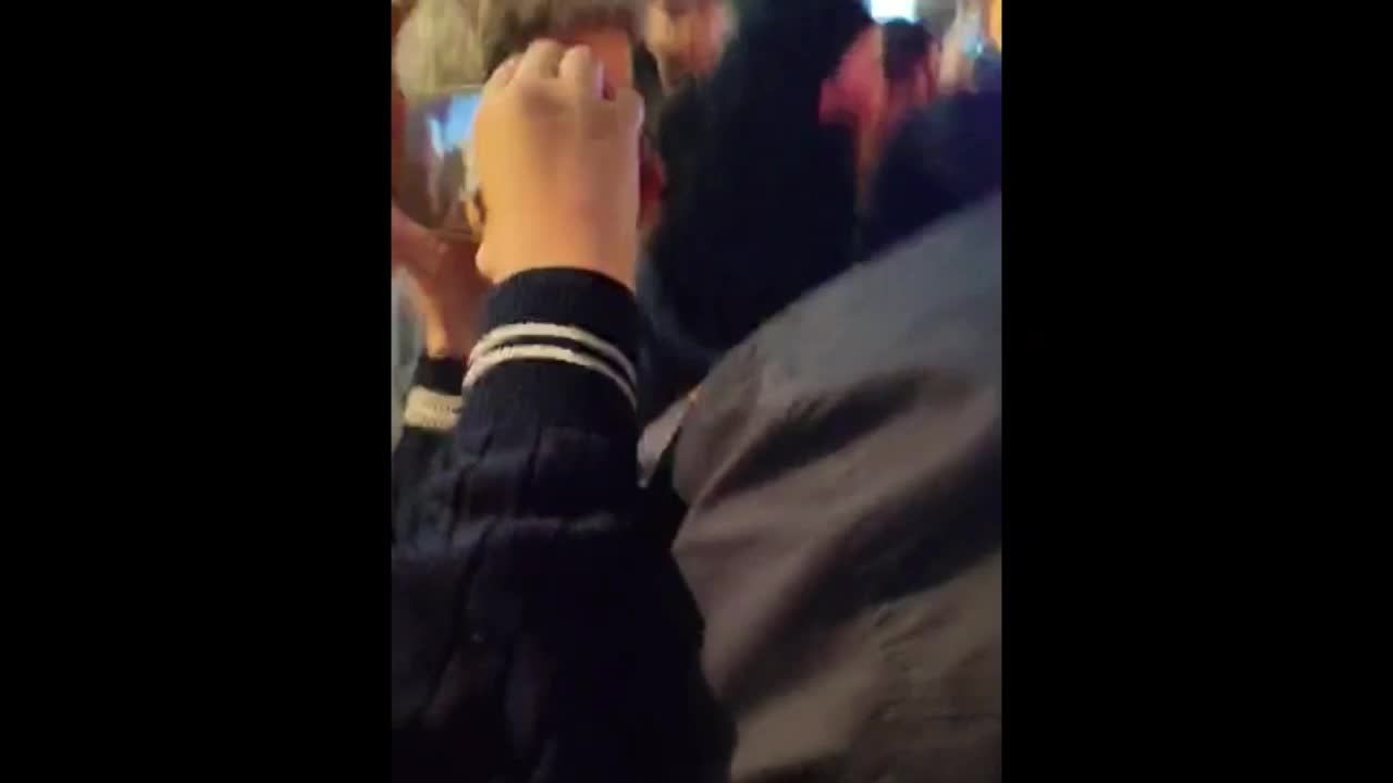 Mersin’de 11. Yargı Paketi protestosunda LGBTİ flaması gerginliği