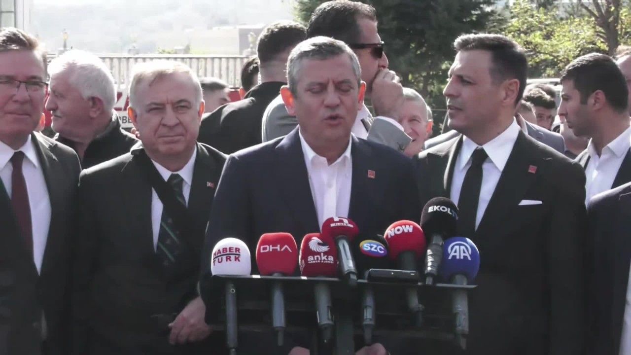 Özgür Özel’den Bahçeli’ye göndermeli çıkış: “Anıtkabir’e gitmemek mi protesto oluyor?”