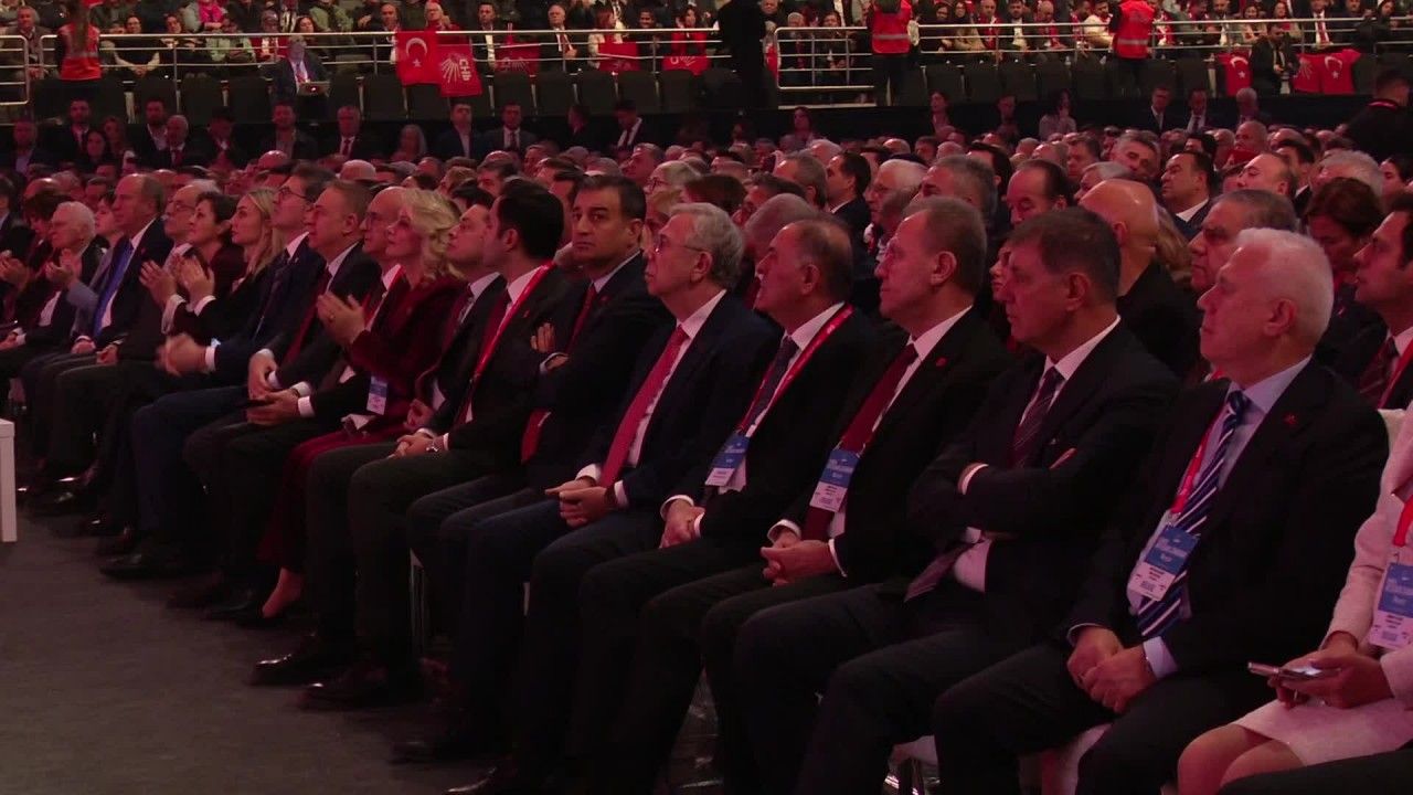 CHP Kurultayı’nda Özgür Özel Tek Aday: “Başkanlık Yarışı Tek Listeyle Yapılacak”