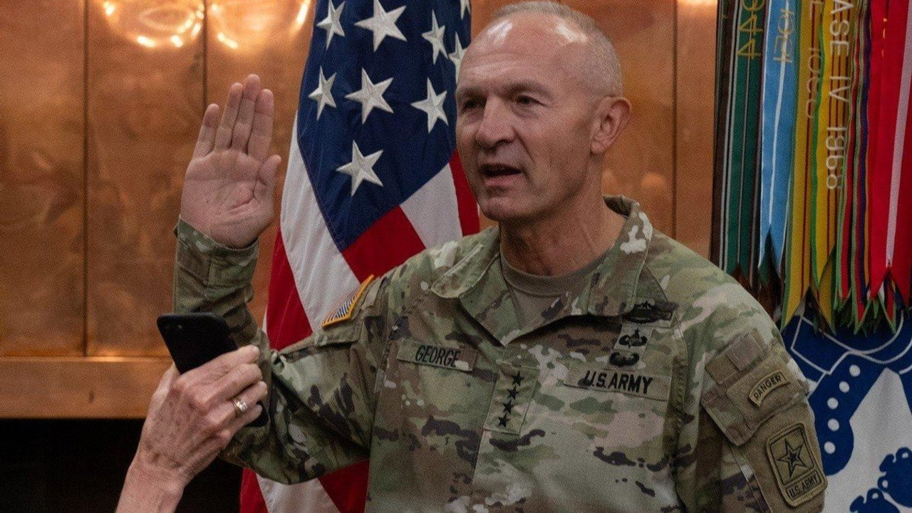 Pentagon’da Büyük Deprem! ABD Savunma Bakanı Hegseth Kara Kuvvetleri Komutanı’nı Görevden Aldı: Sırada Kim Var?