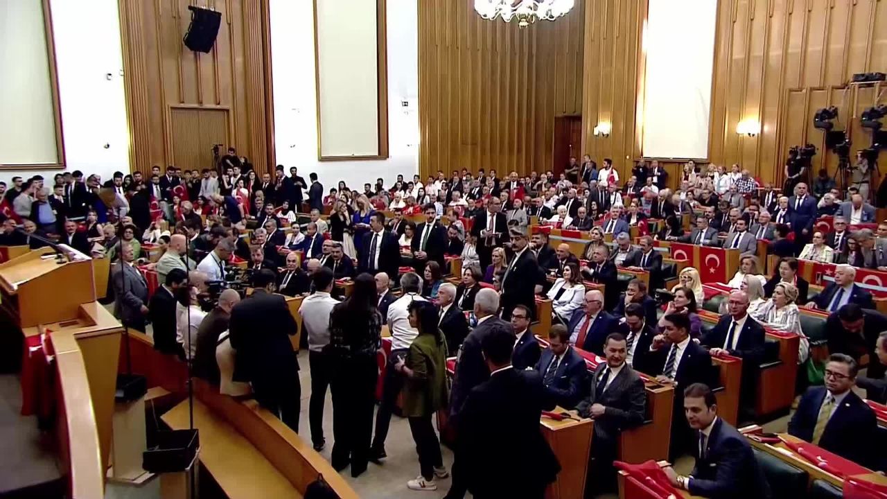 Dervişoğlu'ndan iktidara ezber bozan "Öcalan" çağrısı: Meclis'te çoğunluğunuz varsa referandum yapın!