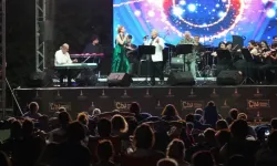  İzmirlilerin Yaz Akşamları Şenleniyor: Çim Konserleri Başladı!
