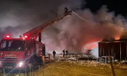 Malatya'da prefabrik iş yerlerinde çıkan yangına müdahale ediliyor