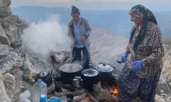 Sason’lu Ermeniler Mereto zirvesinde mum yakıp dua etti