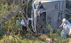 Erzincan'da yolcu otobüsü devrildi: çok sayıda yaralı var