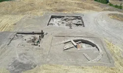 Yassı Höyük'te 2 bin 800 yıllık nohut, buğday, kayısı çekirdeği, üzüm ve sarımsak taneleri bulundu