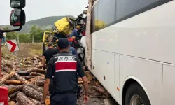 Karabük-Zonguldak kara yolunda yolcu otobüsü ile kamyon çarpıştı: 2 ölü 23 yaralı