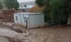 Van'da sağanak sonrası sel meydana geldi