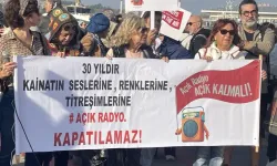 Kadıköy'de Açık Radyo eylemi! "Açık Radyo, açık kalmalı"