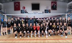 CHP Malatya İl Başkanı Yıldız, genç kadın voleybolcular ile bir araya geldi