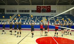 Hakkari'nin kadın voleybolcuları 1. Lig'e odaklandı