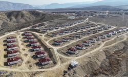 Malatya'nın Darende ilçesinde yükselen afet konutları dronla görüntülendi