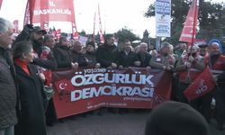 Balıkesir'de CHP örgütleri "Özgürlük ve demokrasi" için yürüdü