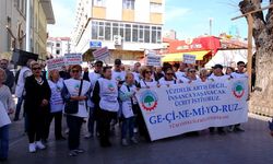 Eskişehir’de emekliler bayram ikramiyesini protesto etti: “Emeklilerin insanca yaşam hakları yok mu?”