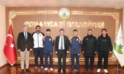 Osmangazi Belediye Başkanı Aydın, milli sporcuları Dünya Şampiyonası’na uğurladı
