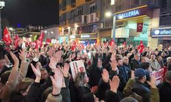 Trabzon'da öğrenciler: “Yılmayın, yıkılmayın, hepimiz seninleyiz”