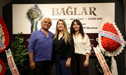 Antalya'nın "sanatçı ailesi" sevgiden doğan eserlerini sergide buluşturuyor