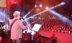 Iğdır'daki "Türk Gençlik Şöleni"nde Ali Kınık konser verdi