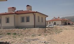 Akçadağ İkinciler Mahallesi’nde deprem konutları hala teslim edilmedi, mahalleli tepkili
