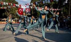 Bornova Halk Dansları Festivali dört ülkenin katılımıyla coşkuyla başladı
