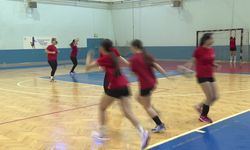 İzmir Büyükşehir Belediyesi Spor Kulübü hentbol takımlarından büyük başarı
