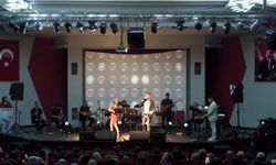 Manisa Büyükşehir Belediyesi Pop Orkestrası ilk konserini verdi