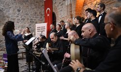 Osmangazi Belediyesi’nin Anneler Günü konserine kitap bağışıyla giriş yapıldı