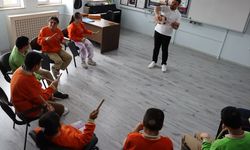 Erzincan'da özel öğrenciler, müzik sınıfında yaşam becerilerini geliştiriyor