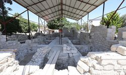 Hatay'da depremde kısmen yıkılan tarihi kilisenin restorasyonu sürüyor