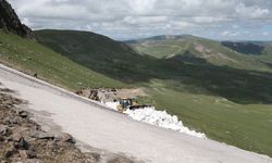 Kars'ta karla mücadele son yayla yolunun açılmasıyla tamamlandı