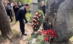 Nazım Hikmet Ran, ölümünün 62. yılında mezarı başında anıldı