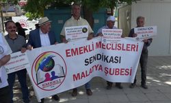 Emekliler Malatya'da açıklama yaptı: Bayram harçlığı olarak verdiğiniz 4 bin lira, gecikmiş fatura ödemeye yetiyor 