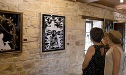  Serap Yalçınsoy’un “İzler” sergisi, Kuşadası Belediyesi İbramaki Sanat Galerisi’nde