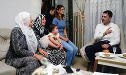 Bakan Kurum, Malatya'da yeni evlerine kavuşan depremzede aileye misafir oldu