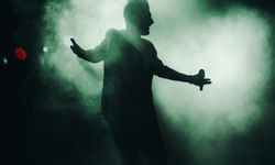 Şarkıcı Gökhan Tepe, Van Kültür Yolu Festivali'nde konser verdi