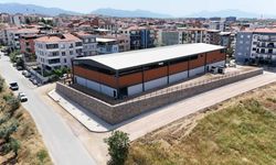Turgutlu Belediyesi'nce yapımı sürdürülen Mimar Ferdi Zeyrek Spor Kompleksi’nde sona yaklaşıldı