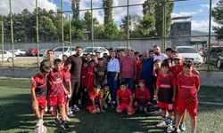 Kağızman Halk Eğitim Merkezi'nden altyapı sporcularına malzeme desteği