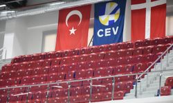 Malatya'da milli voleybol maçının oynanacağı salonda hazırlıklar tamamlandı