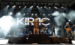 Şarkıcı Kıraç Bitlis'te konser verdi