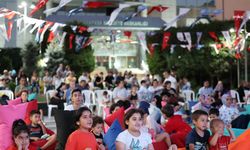 Bayrampaşa’da çocuklara özel açık havada sinema keyfi devam ediyor