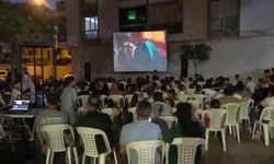 Bornovalılar, 10 mahallede sevilen komedi filmleriyle buluştu