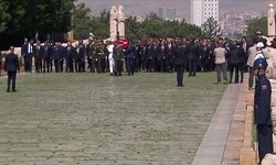 Cumhurbaşkanı Erdoğan başkanlığındaki devlet erkanı, Anıtkabir'i ziyaret etti
