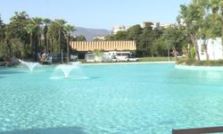 İzmir Büyükşehir Belediye Başkanı Tugay Kültürpark Göl Gazinosu’nu işçilerle açtı